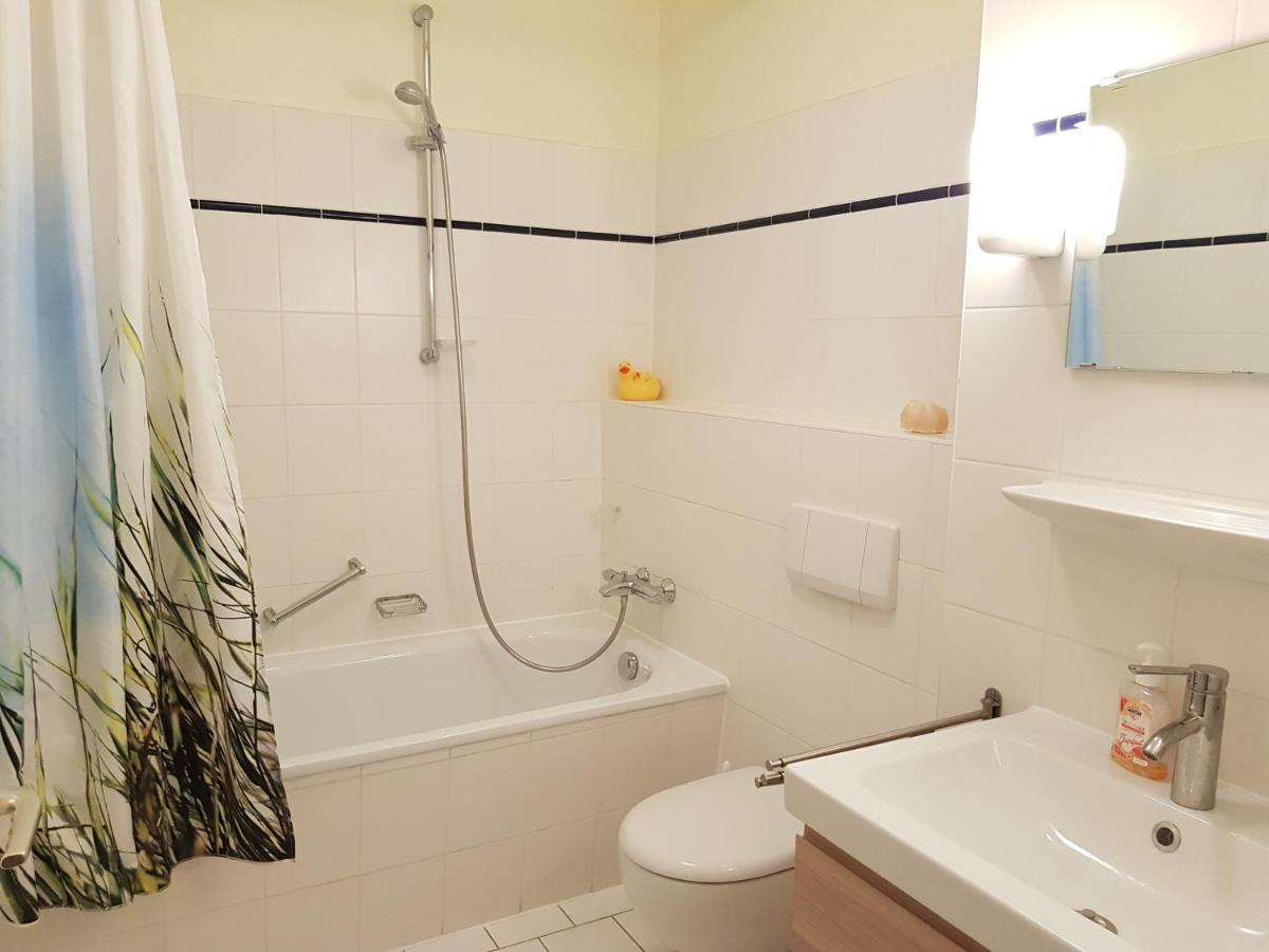Ferienwohnung 5 Im Strandhaus Lobbe Ngoại thất bức ảnh
