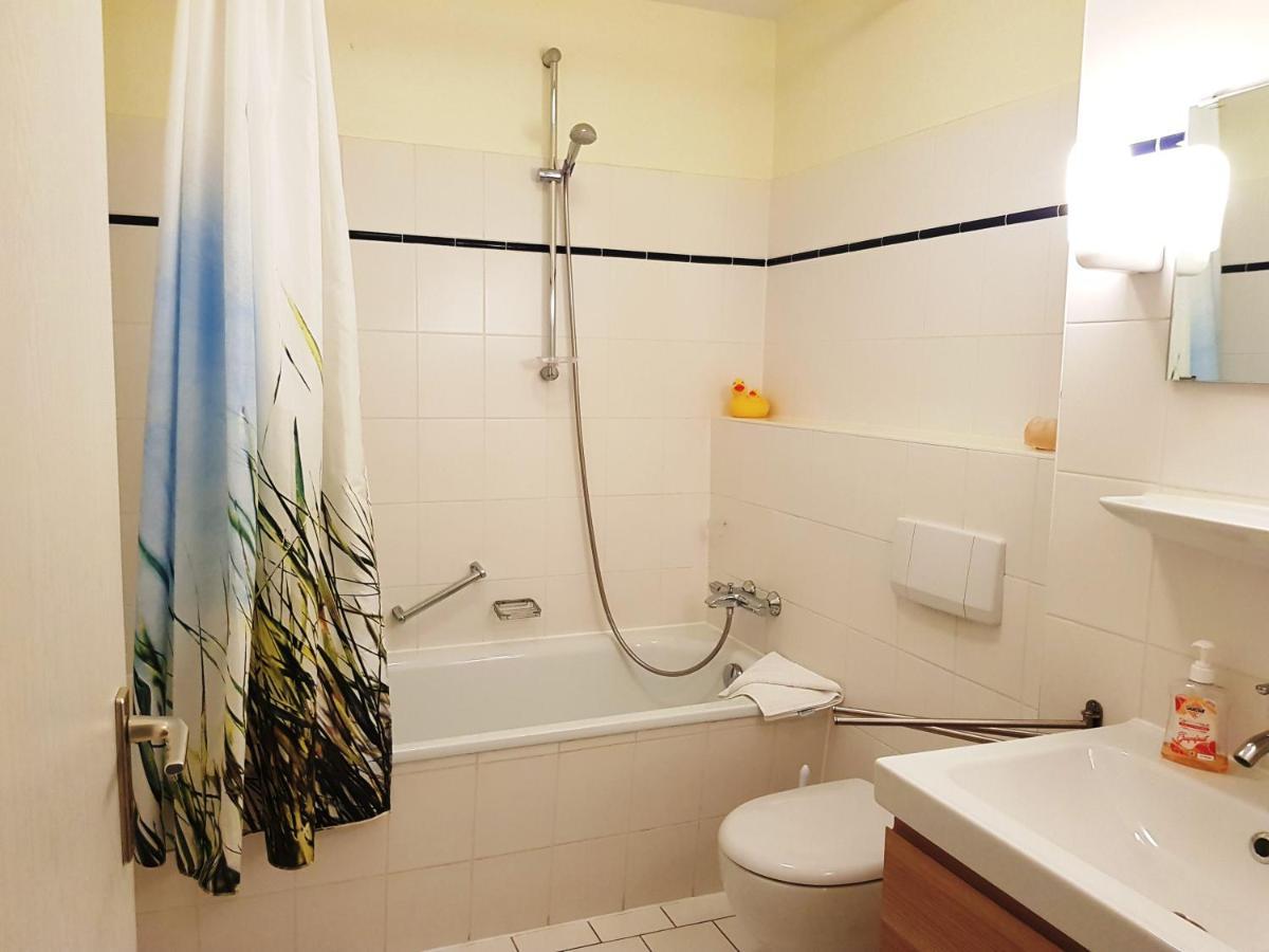 Ferienwohnung 5 Im Strandhaus Lobbe Ngoại thất bức ảnh